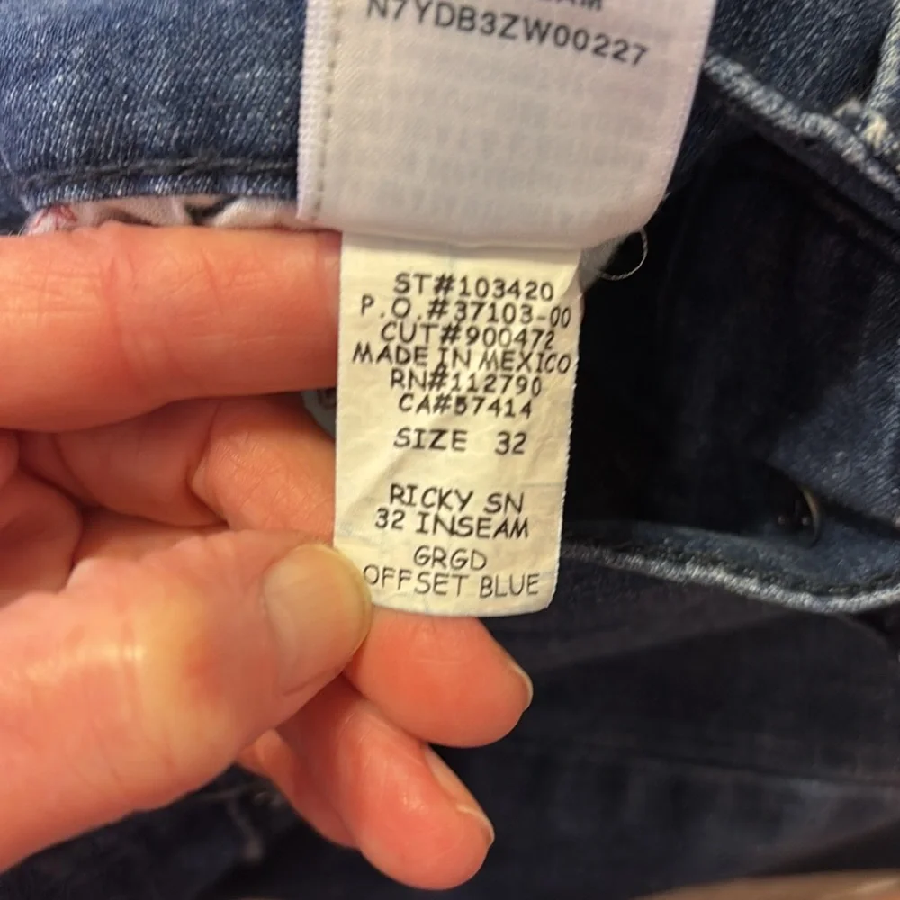 Men’s True Religion Ricky Relaxed Straight Jeans. 32” inseam;35” waist
